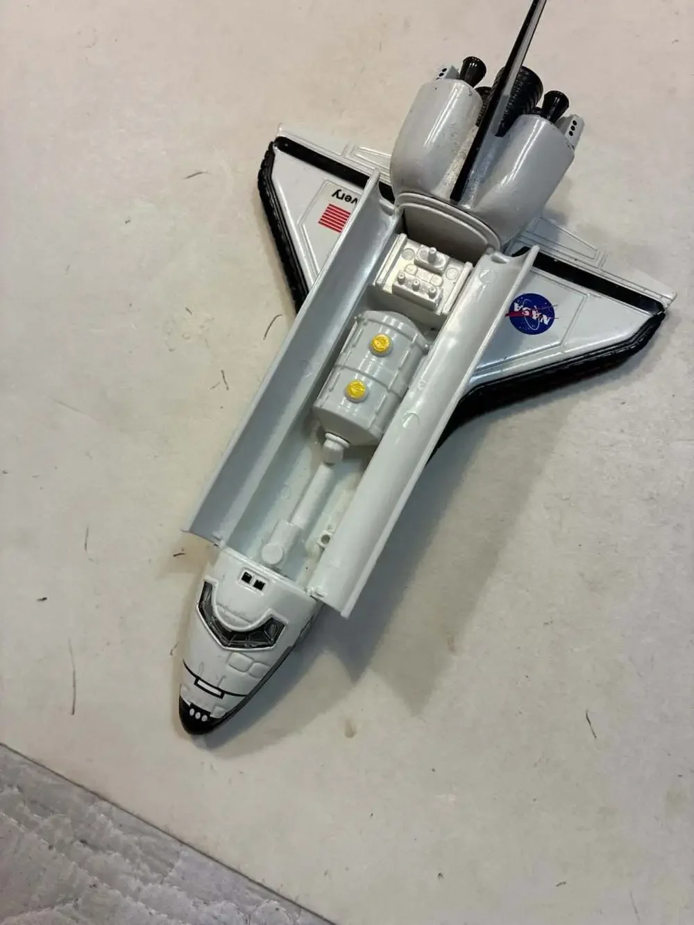 Fast Lane NASA Space Shuttle Discovery Diecast Pull Back Toy Vehicle